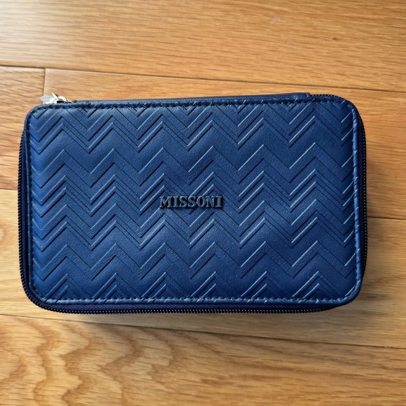 BRAND NEW, NEVER OPENED! Delta One x Missoni luxury amenity kit! - Picture 2 of 9